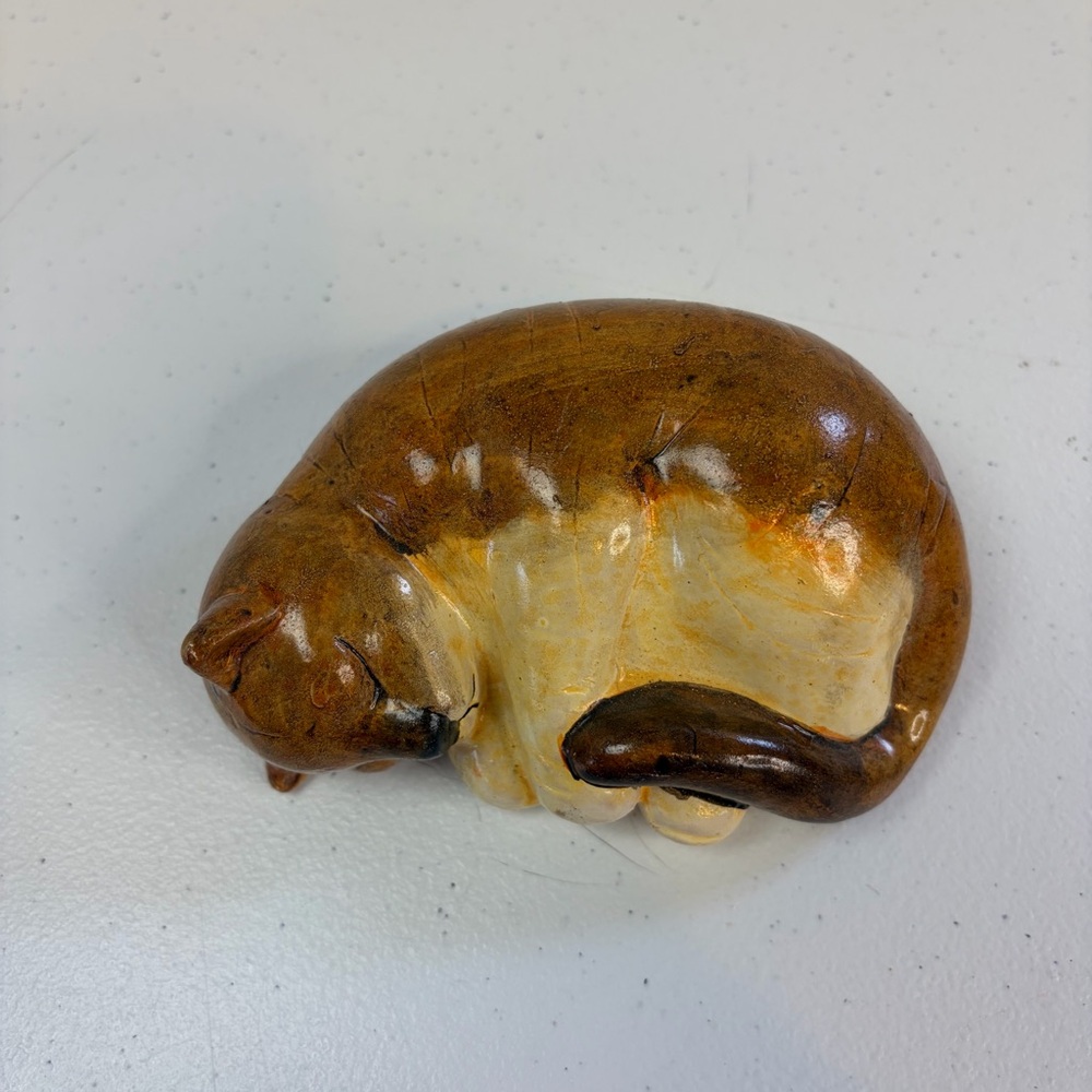 Vintage 90s Sleeping Brown Cat Ceramic Figurine Shelf Sitter Eclectic Decor 90s - Picture 2 of 6